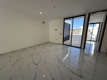 CASA EN VENTA EN PRIVADA ZENDERA MERIDA, RESIDENCIAL CON AMENIDADES.