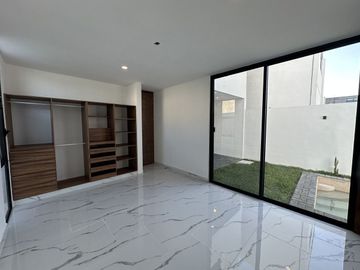 CASA EN VENTA EN PRIVADA ZENDERA MERIDA, RESIDENCIAL CON AMENIDADES.