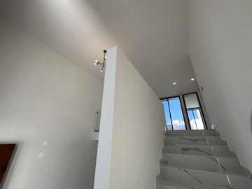 CASA EN VENTA EN PRIVADA ZENDERA MERIDA, RESIDENCIAL CON AMENIDADES.