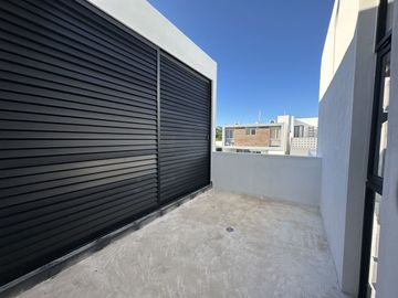 CASA EN VENTA EN PRIVADA ZENDERA MERIDA, RESIDENCIAL CON AMENIDADES.