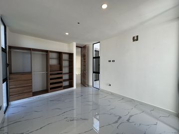 CASA EN VENTA EN PRIVADA ZENDERA MERIDA, RESIDENCIAL CON AMENIDADES.