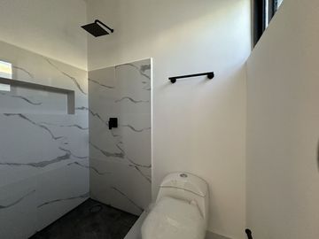 CASA EN VENTA EN PRIVADA ZENDERA MERIDA, RESIDENCIAL CON AMENIDADES.