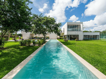 CASA EN VENTA EN PRIVADA ZENDERA MERIDA, RESIDENCIAL CON AMENIDADES.