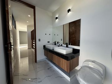 CASA EN VENTA EN PRIVADA ZENDERA MERIDA, RESIDENCIAL CON AMENIDADES.