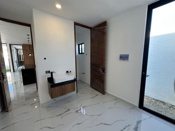 CASA EN VENTA EN PRIVADA ZENDERA MERIDA, RESIDENCIAL CON AMENIDADES.