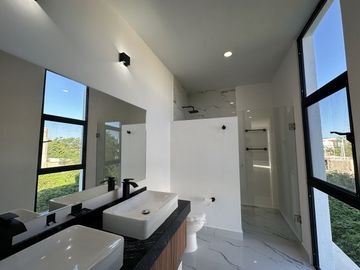 CASA EN VENTA EN PRIVADA ZENDERA MERIDA, RESIDENCIAL CON AMENIDADES.