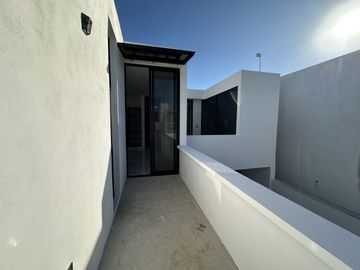 CASA EN VENTA EN PRIVADA ZENDERA MERIDA, RESIDENCIAL CON AMENIDADES.