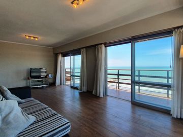 Venta - Departamento cuatro ambientes c/dep y dos cocheras en primera linea de mar - B Maritimo 5611