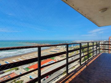 Venta - Departamento cuatro ambientes c/dep y dos cocheras en primera linea de mar - B Maritimo 5611