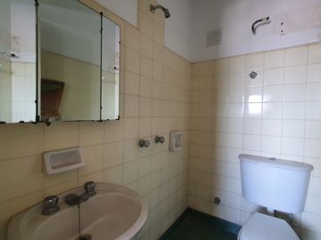 Venta - Departamento cuatro ambientes c/dep y dos cocheras en primera linea de mar - B Maritimo 5611