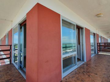 Venta - Departamento cuatro ambientes c/dep y dos cocheras en primera linea de mar - B Maritimo 5611