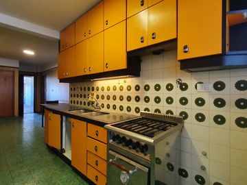 Venta - Departamento cuatro ambientes c/dep y dos cocheras en primera linea de mar - B Maritimo 5611