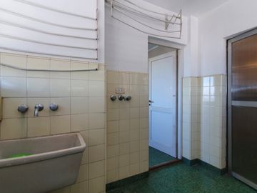 Venta - Departamento cuatro ambientes c/dep y dos cocheras en primera linea de mar - B Maritimo 5611