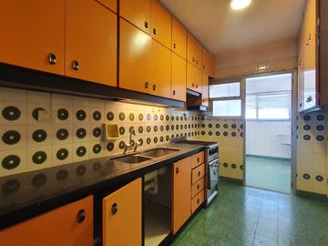 Venta - Departamento cuatro ambientes c/dep y dos cocheras en primera linea de mar - B Maritimo 5611