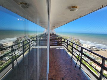 Venta - Departamento cuatro ambientes c/dep y dos cocheras en primera linea de mar - B Maritimo 5611