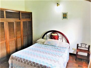 GANGA VENDO CASA MELGAR 311 M2 CON TERRENO DE 16.000 M2 PISCINA