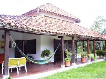 GANGA VENDO CASA MELGAR 311 M2 CON TERRENO DE 16.000 M2 PISCINA