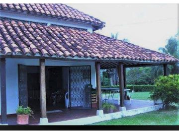 GANGA VENDO CASA MELGAR 311 M2 CON TERRENO DE 16.000 M2 PISCINA