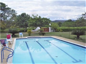GANGA VENDO CASA MELGAR 311 M2 CON TERRENO DE 16.000 M2 PISCINA