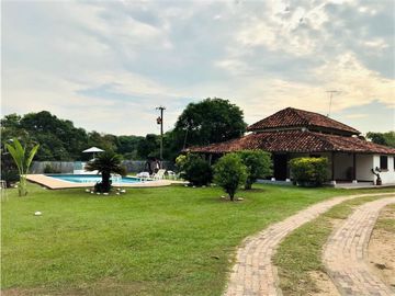 GANGA VENDO CASA MELGAR 311 M2 CON TERRENO DE 16.000 M2 PISCINA