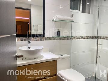apartamento en arriendo en los colores. Cod A72528