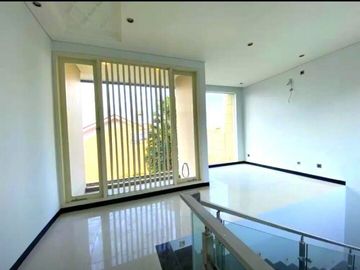 Dijual Rumah Gress rasa Villa manyar* *kertoarjo Surabaya*