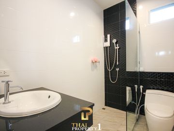 Charming 3 Bedroom House For Sale At - Ibreeze View