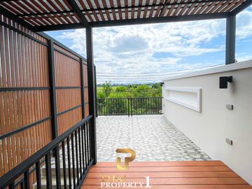 Charming 3 Bedroom House For Sale At - Ibreeze View