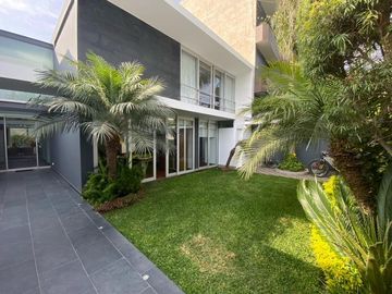 CASA EN VENTA EN SAN ISIDRO FRENTE AL PARQUE ACOSTA