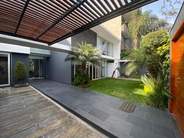 CASA EN VENTA EN SAN ISIDRO FRENTE AL PARQUE ACOSTA