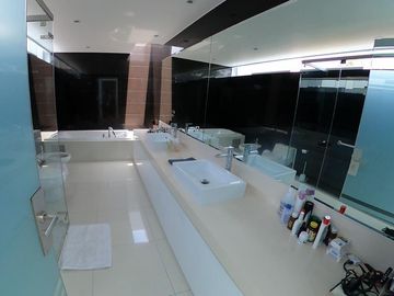 CASA EN VENTA EN SAN ISIDRO FRENTE AL PARQUE ACOSTA