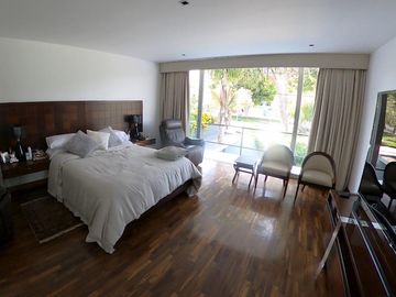 CASA EN VENTA EN SAN ISIDRO FRENTE AL PARQUE ACOSTA