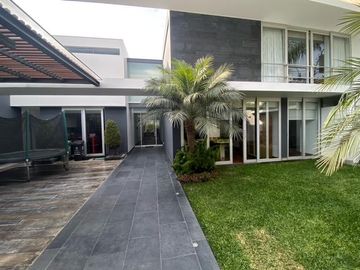 CASA EN VENTA EN SAN ISIDRO FRENTE AL PARQUE ACOSTA