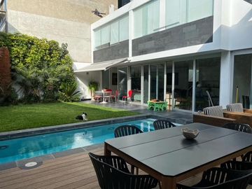 CASA EN VENTA EN SAN ISIDRO FRENTE AL PARQUE ACOSTA