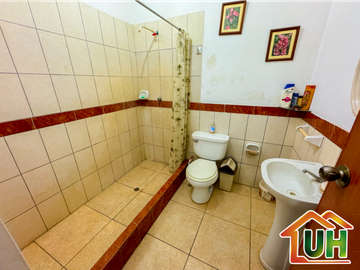 00596 - VENTA CASA YARINACOCHA + LOCAL COMERCIAL - EN ESQUINA