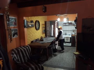 LATORRE PROP VENDE CHALET DE 3 AMB+DEPTO DE 2 AMB+GALPON DE 200 M2