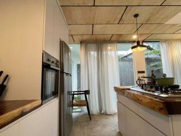 Eksklusif Rumah Japanese 2 Lantai FREE Perabot 10 menit ke RSA UGM