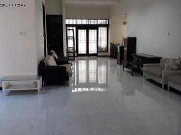 Rumah siap huni , bagus Jln Jemursari