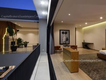 casa de Lujo con Alberca y Amplio  Jardín cerca Bugambilias Sur ZMG
