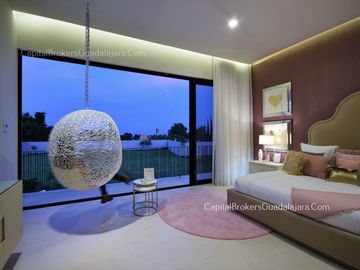 casa de Lujo con Alberca y Amplio  Jardín cerca Bugambilias Sur ZMG