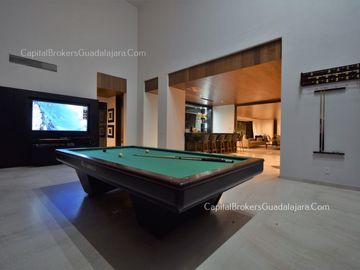 casa de Lujo con Alberca y Amplio  Jardín cerca Bugambilias Sur ZMG