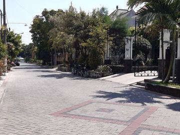 Rumah Mewah Siap Huni di Gayungsari Selangkah Ke Masjid Al Akbar