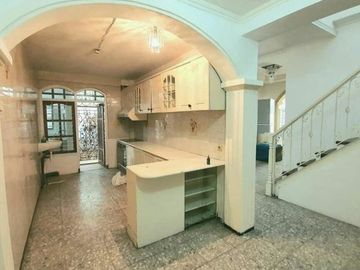 Rumah Raya Ngagel Jaya Utara, Carport 4 Mobil