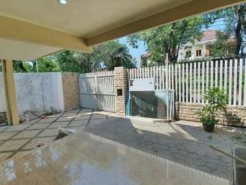 Rumah Raya Ngagel Jaya Utara, Carport 4 Mobil