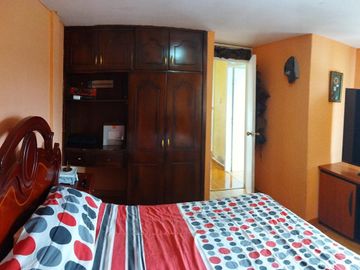 En venta linda casa  y departamento, entrada a Carapungo