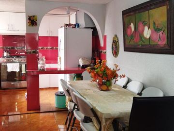 En venta linda casa  y departamento, entrada a Carapungo