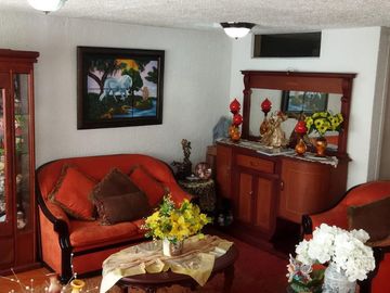En venta linda casa  y departamento, entrada a Carapungo