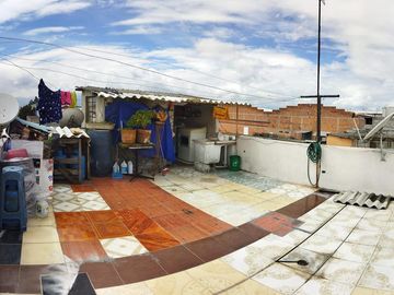 En venta linda casa  y departamento, entrada a Carapungo