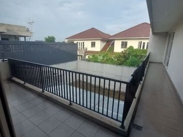 CLUSTER PURI AYU SUVARNA SUTERA SUDAH RENOVASI LUAS 450