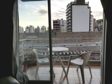 Excelente monoambiente en L en Parque Chacabuco